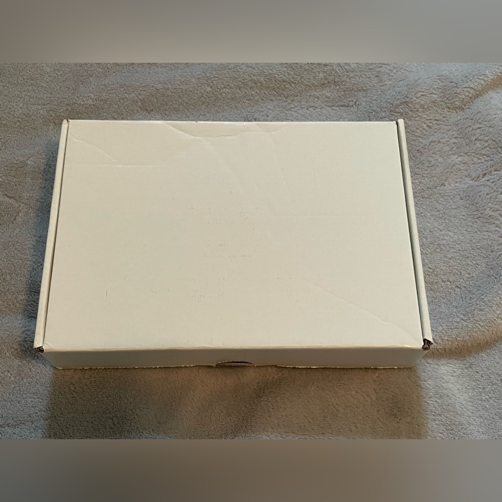 Hermes Shipping Box - Picture 4 of 5